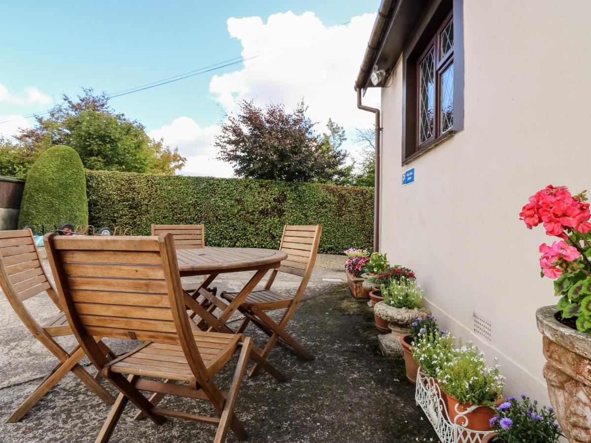 Courtyard Cottage Duns Exterior photo